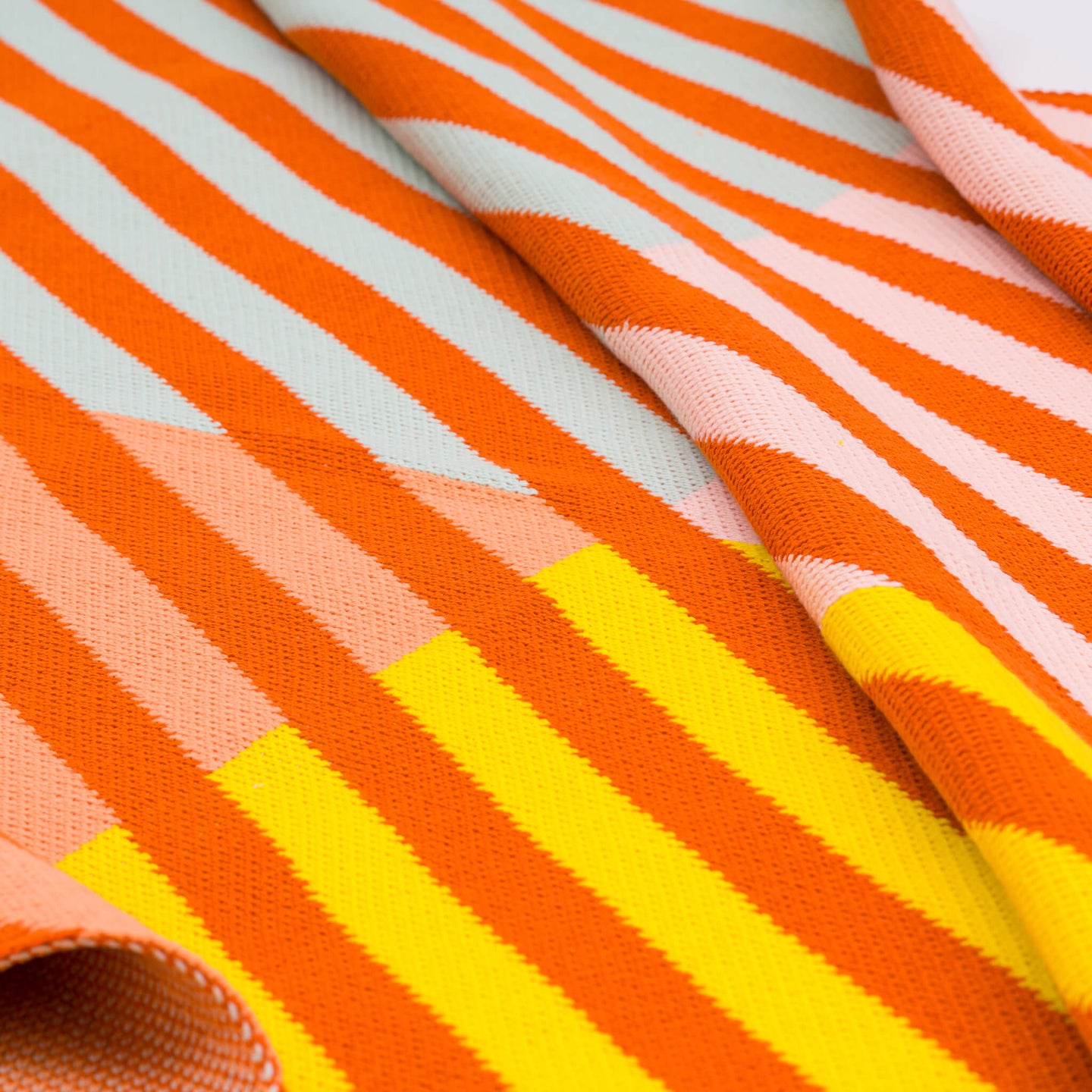 Quattro Stripe Colorful Knit Throw Blanket Verloop Detail 